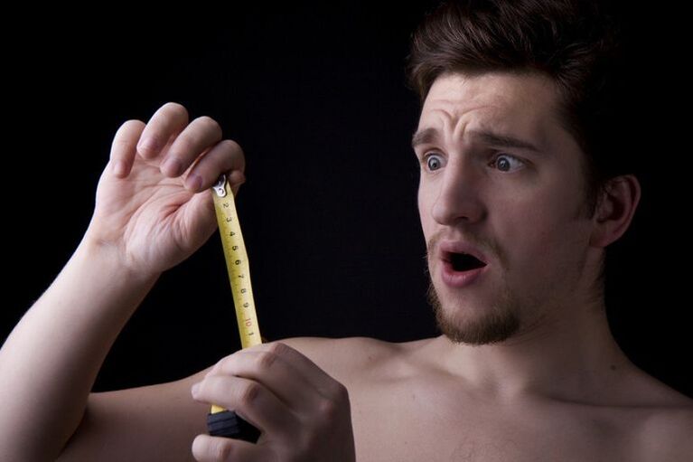 Man measures dick before adding pomp